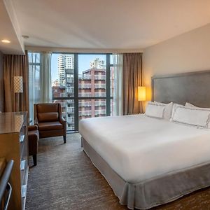Zimmer mit Kingsize-Bett